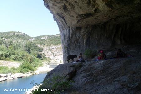 D"une grotte...