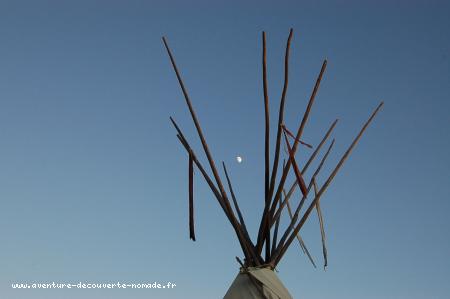 La lune danse autour du tipi